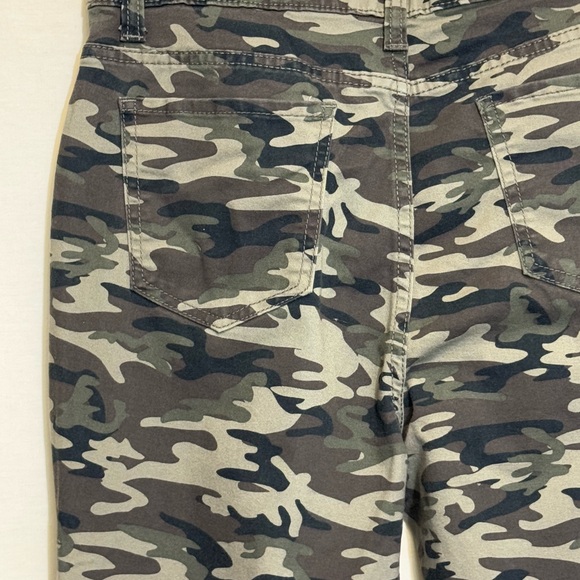 B-175 No Boundaries Cream Brown & Black Camo High Rise Skinny Jeans Size 13 - Picture 11 of 14